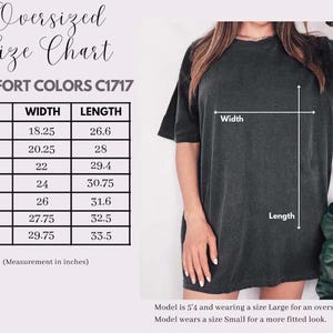 Puede incluir: Camiseta oversize gris oscuro. La imagen incluye una tabla de tallas con medidas en pulgadas, equivalentes en cm, para las tallas S a 4XL. La modelo lleva una talla L para un look oversize.