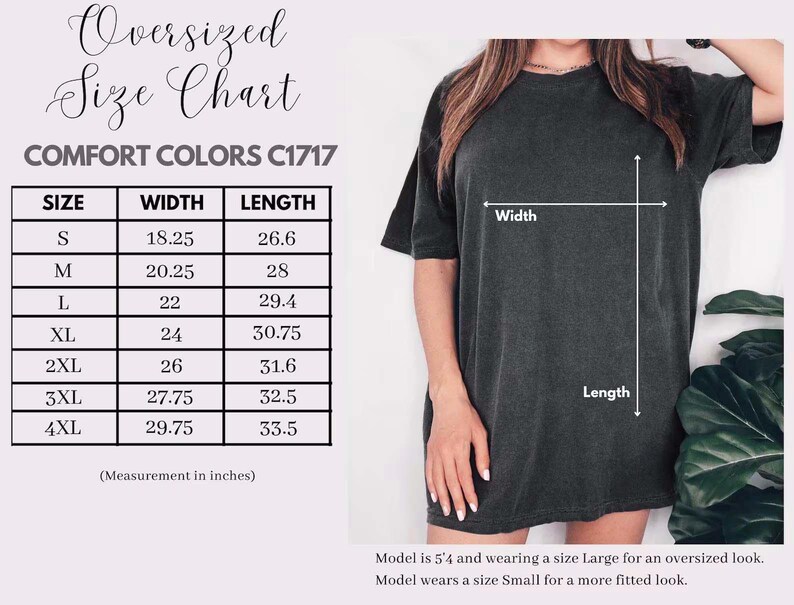 Puede incluir: Camiseta oversize gris oscuro. La imagen incluye una tabla de tallas con medidas en pulgadas, equivalentes en cm, para las tallas S a 4XL. La modelo lleva una talla L para un look oversize.