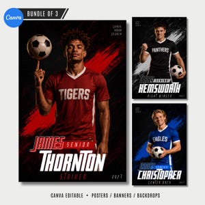 Puede incluir: Un paquete de tres pósteres deportivos con jugadores de fútbol. Un póster muestra a un jugador con camiseta roja y el texto James Thornton Striker. Otro muestra a un jugador de negro con el texto Terry Hemsworth Right Winger. El tercero muestra a un jugador de azul con el texto James Christopher Center Back.