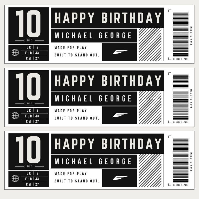Puede incluir: Tres etiquetas rectangulares id&eacute;nticas en blanco y negro con el texto HAPPY BIRTHDAY MICHAEL GEORGE. Cada etiqueta muestra el n&uacute;mero 10, medidas UK 9, EUR 43 y CM 27, un c&oacute;digo de barras y las frases MADE FOR PLAY y BUILT TO STAND OUT.