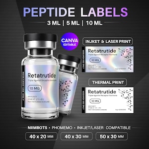 Könnte beinhalten: Zwei klare Glasfläschchen mit silbernen Verschlüssen und holografischen Etiketten mit der Aufschrift Retatrutide Triple Agonist Receptor Hormone 10 MG. Enthält zwei rechteckige Etikettenvorlagen für Tintenstrahl-, Laser- und Thermodruck.