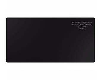 Tapete de mesa com citação Dark Academia - Mousepad grande minimalista preto fosco de Aristóteles - Presente de filosofia para empreendedores e estudantes