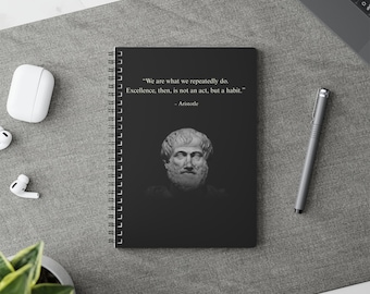 Caderno com Citações de Filosofia Sombria | Diário de Filosofia de Aristóteles | Presente com Citação Motivacional sobre Hábitos de Excelência | Diário Espiral A5