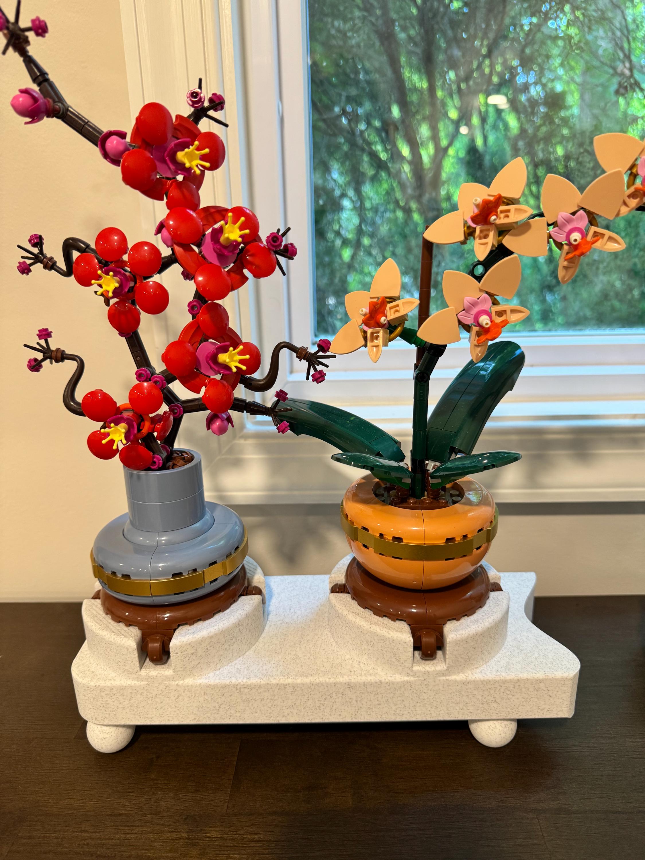 Raised Display Stand for LEGO® Four Gentlemen Collection | Museum