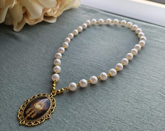 Blessed Sacrament Chaplet Gold, Ivory Pearl Catholic Prayer Beads, Eucharist Medal Rosary, First Communion Gift, Adoration Devotional