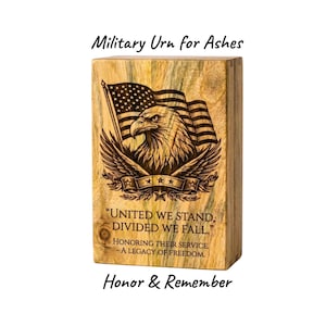 Militaire urn voor menselijke as Gepersonaliseerde veteranengedenkteken houten adelaar gegraveerd eerbetoon