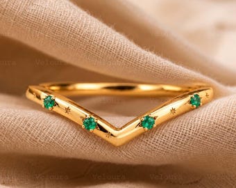 Alianza de boda curva de esmeralda, alianza de oro macizo con diseño de chevrón, anillo apilable de esmeraldas engastadas en estrella, alianza nupcial a juego en forma de V para mujer.