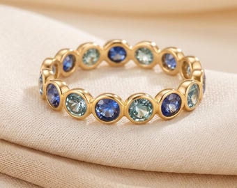 Anillo de eternidad de zafiro azul y aguamarina, banda de gemas engastadas en oro, delicado anillo apilable, anillo de piedra natal de marzo y septiembre, anillo de regalo