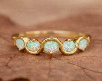 Anillo de compromiso ovalado con ópalo de fuego, alianza de eternidad con diseño de ondas, anillo de promesa minimalista.