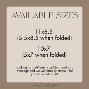Puede incluir: Gr&aacute;fico beige con el texto "AVAILABLE SIZES". Opciones de tama&ntilde;o: 27,9x21,6 cm (14x21,6 cm plegado) y 25,4x17,8 cm (12,7x17,8 cm plegado). El texto ofrece tama&ntilde;os personalizados e incluye el nombre de la tienda.