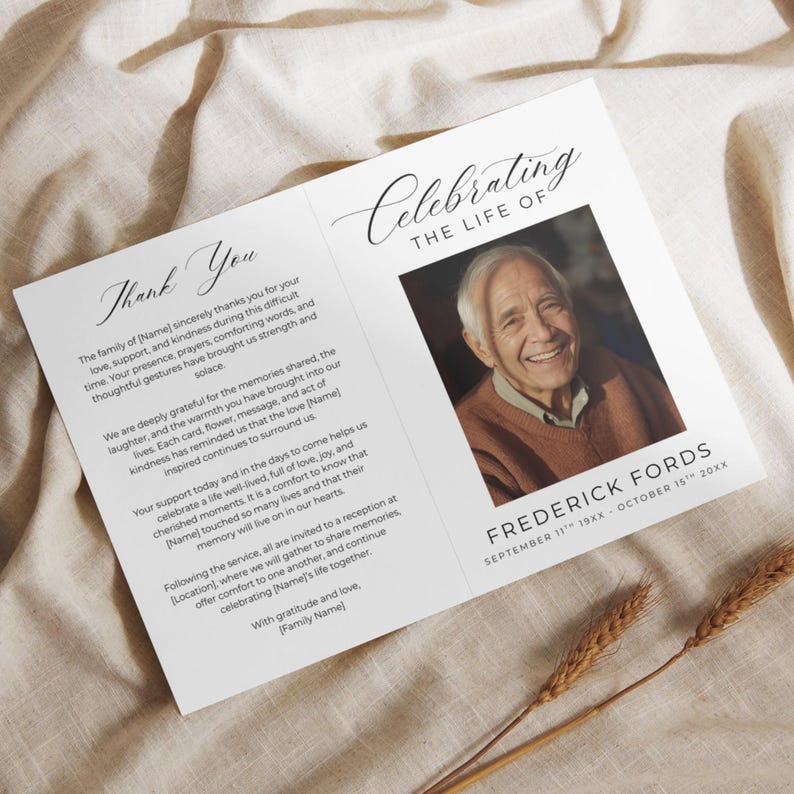 Puede incluir: Una tarjeta conmemorativa con una fotograf&iacute;a de un hombre mayor sonriente, con el texto "Celebrando la vida de" en la parte superior. La tarjeta incluye texto que expresa gratitud y detalles de una recepci&oacute;n. Tambi&eacute;n se incluyen las fechas de nacimiento y defunci&oacute;n.