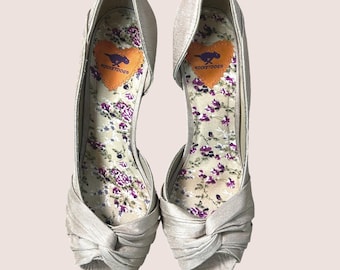 Rocket Dog Ownit Thai Silk Gold Peep Toe Heels Size 8M D'Orsay Pumps