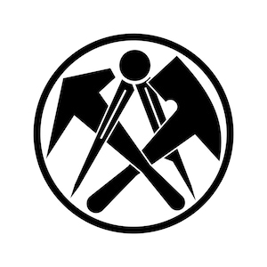 Puede incluir: Emblema circular en blanco y negro con picos cruzados y un compás dentro de un grueso borde negro. Un pequeño círculo se encuentra encima del compás. El diseño es una representación gráfica audaz.