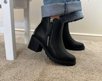 Women’s Black Ankle Boots with Chunky Heel – Side Zipper Comfort Booties | AQUA-8