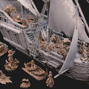 Puede incluir: Modelo en miniatura detallado de un velero, poblado por varias criaturas y figuras de fantasía. El barco tiene velas y tallas intrincadas. También se incluye una gran serpiente marina y otros monstruos.