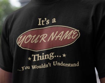 Camiseta unisex de algodón con el mensaje "Es algo que no entenderías" y tu nombre es "It's A Your Name Thing".