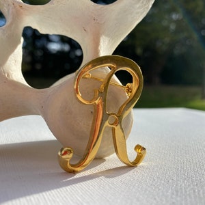 Beautiful Gold Tone Script Letter R Pin image 2