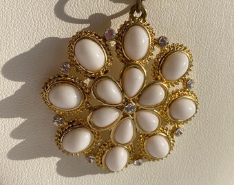 Lovely Gold Tone Necklace