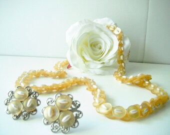 Beautiful Yellow Button & Bead Jewelry Set