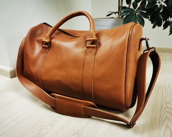 Unique duffle bag / sport bag in vintage leather