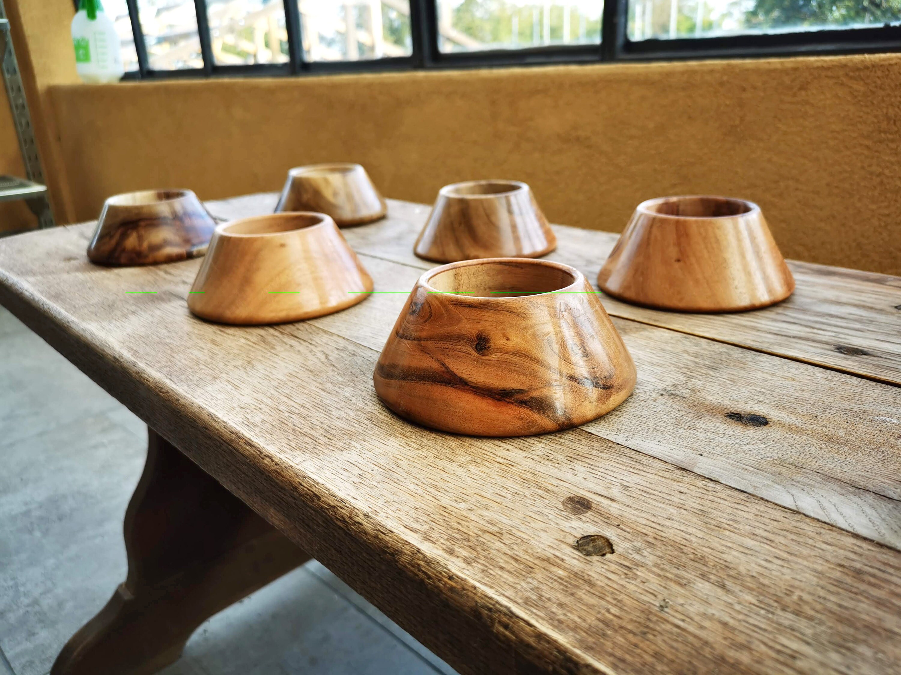 Présentoir En Bois Massif Pour Ballon De Foot Et Rugby – Support Stable Et élégant – Décoration Sportive