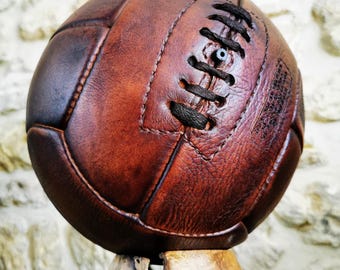 Rare ballon de foot vintage en cuir - Collection