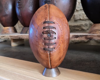 Mini ballon de rugby en cuir vintage PERSONNALISABLE - idéal pour une décoration vintage (tannage végétal biologique)