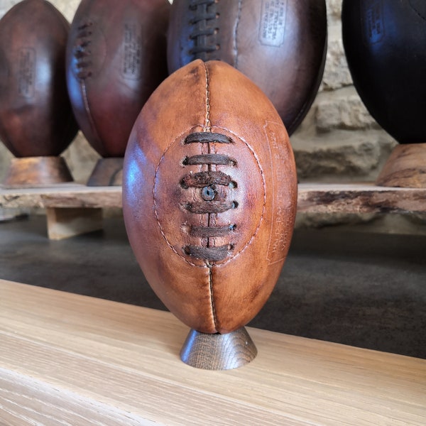 Mini ballon de rugby en cuir vintage PERSONNALISABLE - idéal pour une décoration vintage (tannage végétal biologique)