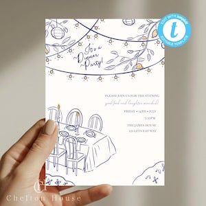 Puede incluir: Invitación a una cena con una ilustración dibujada a mano. El diseño presenta luces de cadena, limones y una mesa puesta. El texto incluye "It's a Dinner Party!" y detalles del evento. La invitación es sostenida por una mano.