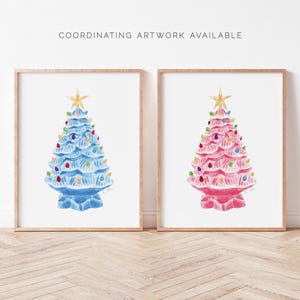 Lámina artística Árbol de Navidad de cerámica vintage azul - Navidad vintage, Navidad kitsch, arte preppy, arte de mediados de siglo, arte nostálgico, acuarela imagen 4