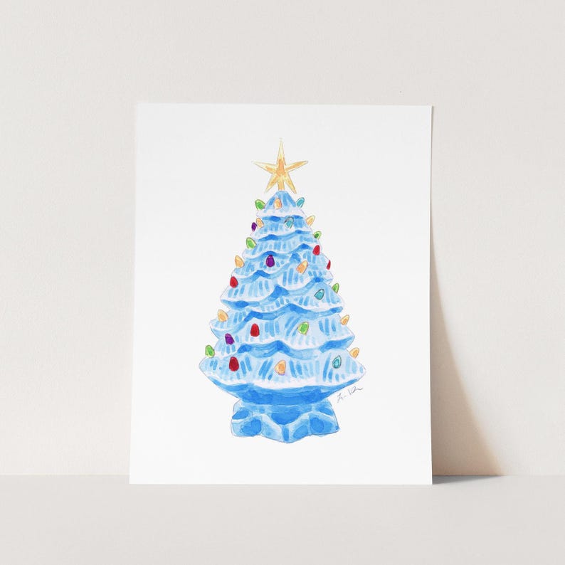 Lámina artística Árbol de Navidad de cerámica vintage azul - Navidad vintage, Navidad kitsch, arte preppy, arte de mediados de siglo, arte nostálgico, acuarela imagen 1
