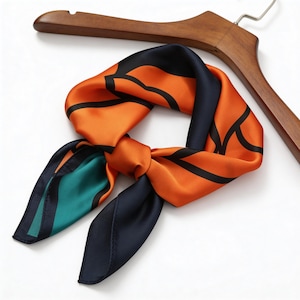 Peut inclure: Ensemble de trois mugs en céramique avec une finition mate et mouchetée. Les tasses sont de couleur crème, marron clair et marron foncé. Design minimaliste, parfait pour le café ou le thé.