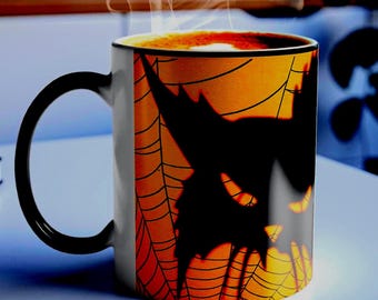 Schwarze Katzensilhouette-Farbwechselbecher | Halloween-Blätter-Wärmeenthüllung