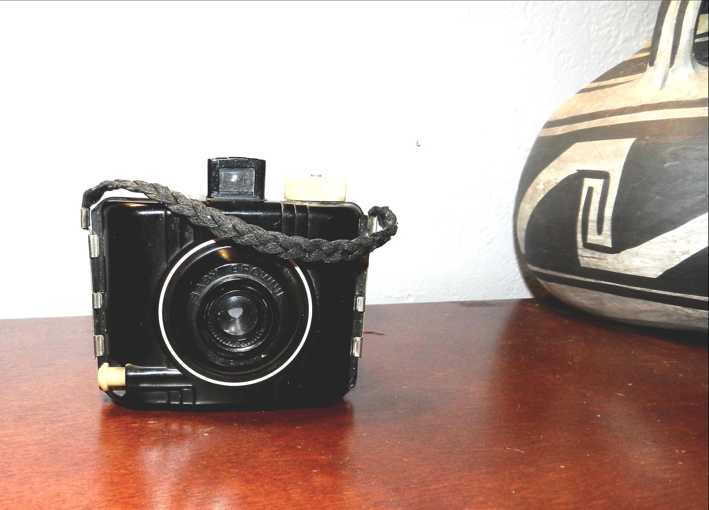 The Arti-Six is a British Bakelite viewfinder camera made around 1950 The Arti-Six is a British Bakelite viewfinder camera made around 1950