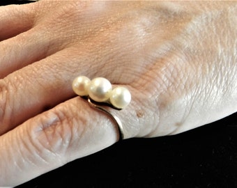 Vintage 10K Triple Cultured Pearl Ring - Sz 4.5