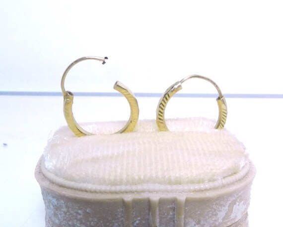 Vintage 10K Hoop Earrings Gold Diamond Cut Small … - image 2