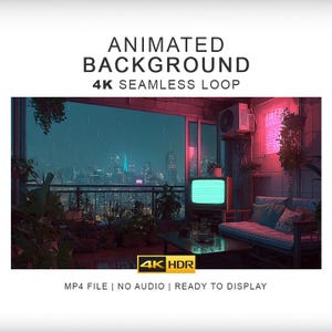 Puede incluir: Un fondo animado con un balcón que da a una ciudad lluviosa por la noche. La escena incluye un sofá, un televisor antiguo, plantas en macetas e iluminación de neón. Texto: ANIMATED BACKGROUND 4K SEAMLESS LOOP, 4K HDR, MP4 FILE.