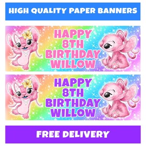 Puede incluir: Dos pancartas de papel con un personaje de dibujos animados rosa y el texto "HAPPY 8TH BIRTHDAY WILLOW" sobre un fondo de arco&iacute;ris. La pancarta superior dice "HIGH QUALITY PAPER BANNERS" y la inferior dice "FREE DELIVERY".