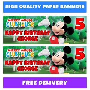 Puede incluir: Dos pancartas de papel con Mickey Mouse de Mickey Mouse Clubhouse. Las pancartas dicen "Feliz Cumplea&ntilde;os George" e incluyen el n&uacute;mero 5. Las pancartas est&aacute;n sobre un fondo verde con &aacute;rboles y el texto "Pancartas de papel de alta calidad".