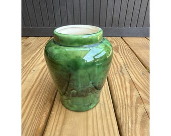 Jarrón de cerámica vintage hecho a mano con esmalte verde de 7 pulgadas, firmado.