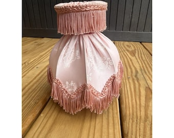 Pantalla de lámpara vintage rosa estilo victoriano color crema con flecos y clip, 15 cm de alto.