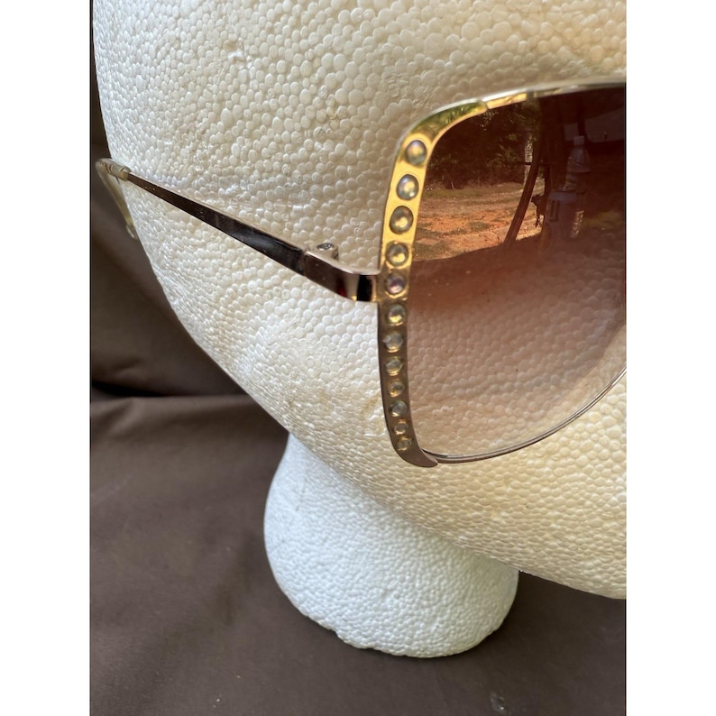 Gafas de sol vintage Foster Grant Y2K de gran tamaño con cristales cuadrados y diamantes de imitación dorados 0L0521 imagen 3