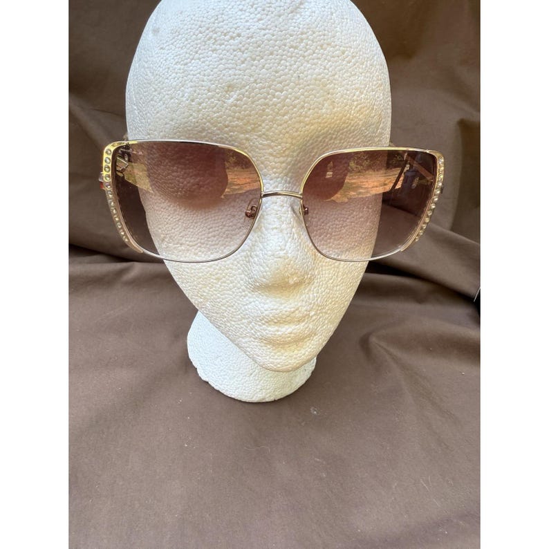 Gafas de sol vintage Foster Grant Y2K de gran tamaño con cristales cuadrados y diamantes de imitación dorados 0L0521 imagen 1