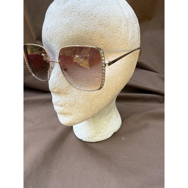 Gafas de sol vintage Foster Grant Y2K de gran tamaño con cristales cuadrados y diamantes de imitación dorados 0L0521 imagen 4