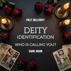 Könnte beinhalten: Ein Bild mit Tarotkarten, roten Rosen und brennenden Kerzen auf dunklem Untergrund. Der Text lautet "GÖTTLICHKEITSIDENTIFIZIERUNG" und "WER RUFT DICH?" mit "SCHNELLE LIEFERUNG" und "GLEICHE STUNDE".
