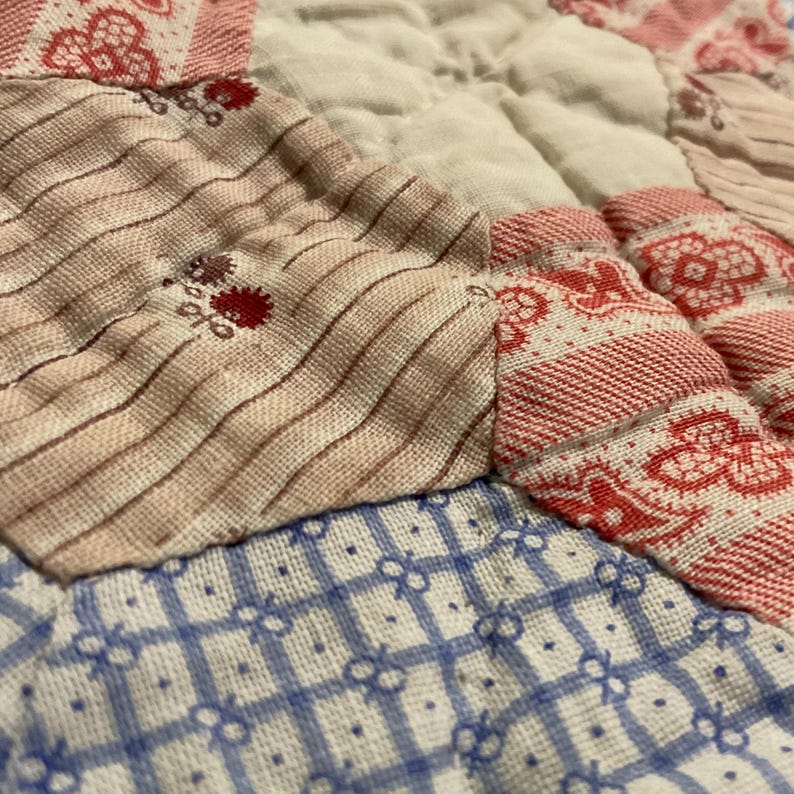 19th Century Hexagon Flower Crib Quilt | c.1870s | Hand Pieced | Blue Calico | 56” x 46” Bild 13