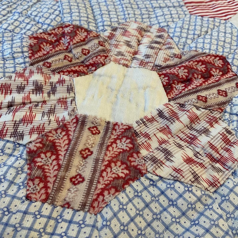 19th Century Hexagon Flower Crib Quilt | c.1870s | Hand Pieced | Blue Calico | 56” x 46” Bild 9