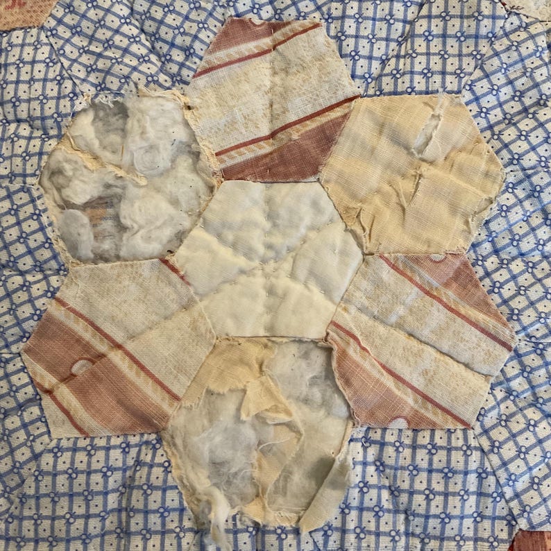 19th Century Hexagon Flower Crib Quilt | c.1870s | Hand Pieced | Blue Calico | 56” x 46” Bild 19