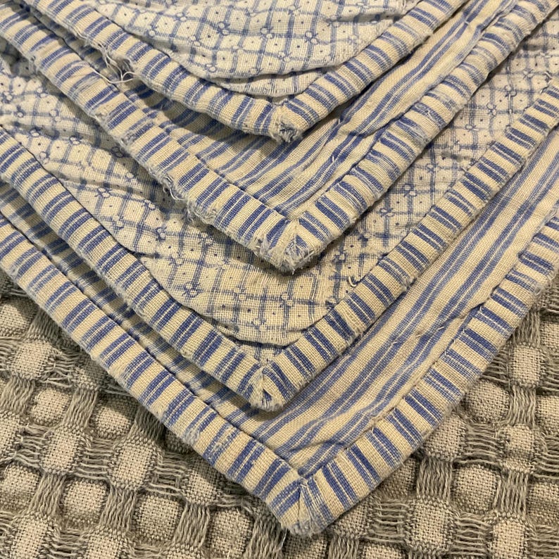 19th Century Hexagon Flower Crib Quilt | c.1870s | Hand Pieced | Blue Calico | 56” x 46” Bild 6