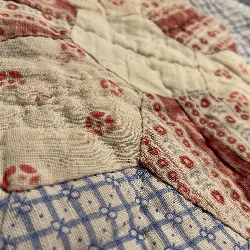 19th Century Hexagon Flower Crib Quilt | c.1870s | Hand Pieced | Blue Calico | 56” x 46” Bild 12